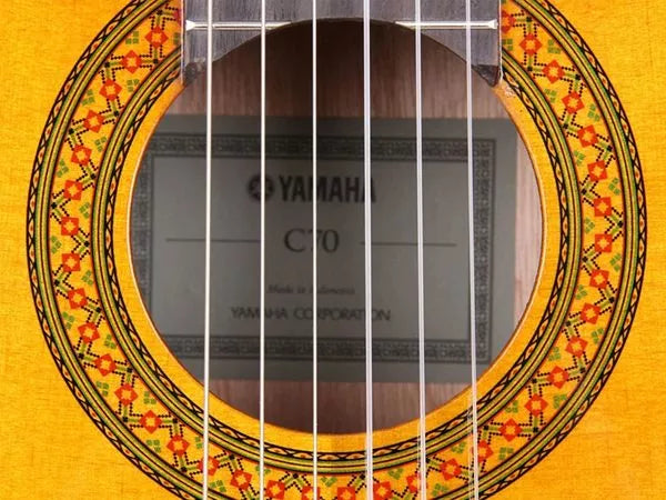 YAMAHA C70